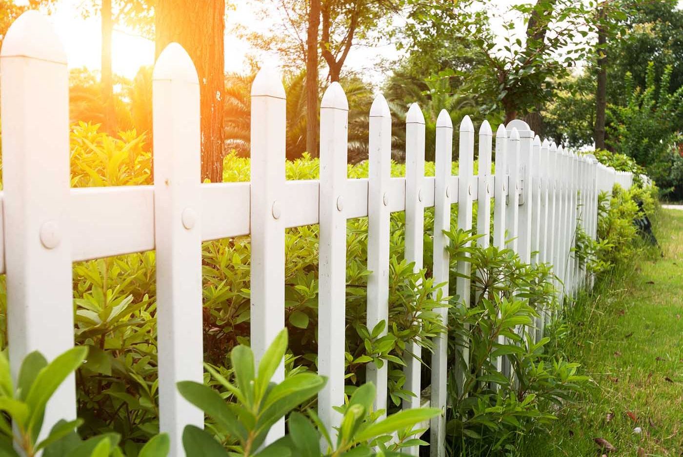 garden fence decorating